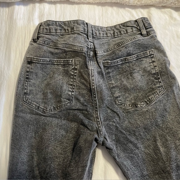 Ripped Mom Jeans - Picture 7 of 8